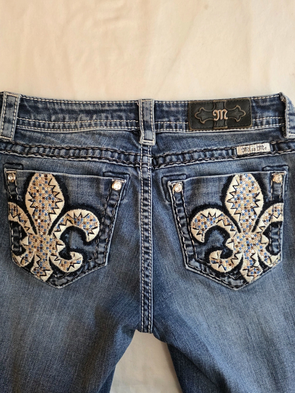 Miss Me Mid Rise Bootcut Jeans 28 Fleur De Lis Embellished Pockets Western Y2K